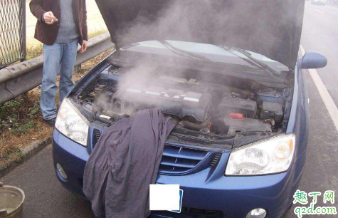 汽车水管吸扁是怎么回事 汽车水管里面有空气怎么办3