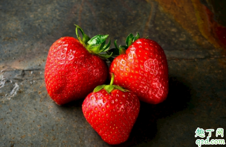 吃草莓会让尿液变色吗 草莓长得奇形怪状能吃吗1