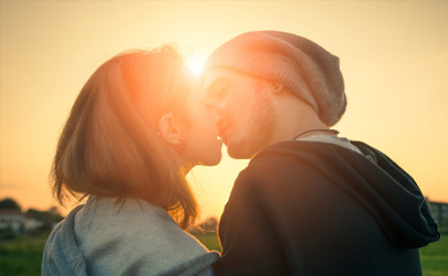 接吻时最让男生恶心的事,90%的女孩都做过你中招没