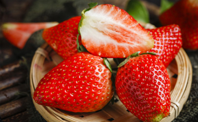 种草莓可以浇牛奶吗 牛奶浇草莓有什么作用