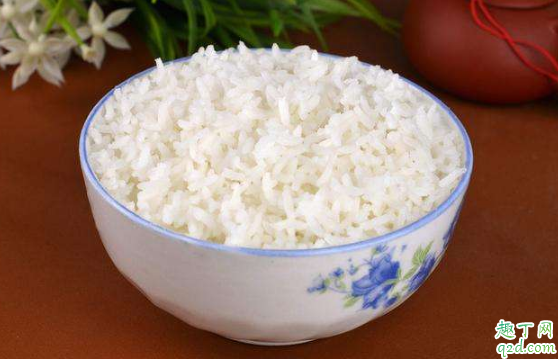 米饭蒸硬了还能再加水蒸吗 米饭蒸硬了还可以炒吗2