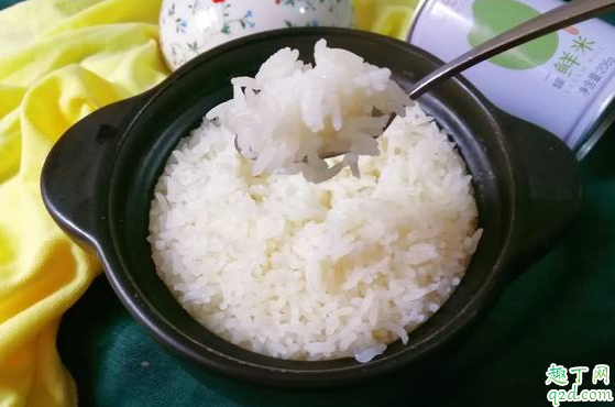 蒸米饭为什么会硬 蒸米饭发硬是怎么回事1