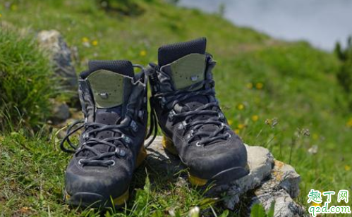 登山鞋|登山鞋可以在雪地穿吗 登山鞋可以在生活中穿吗
