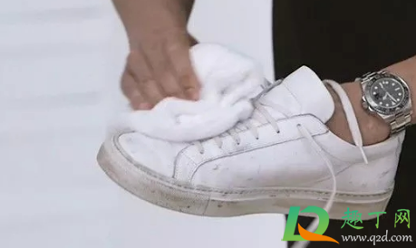 清理|如何清理白鞋边磨的黑