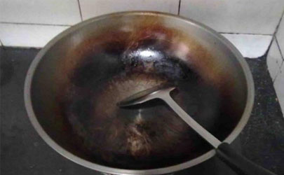 鍋背面的黑垢是什么