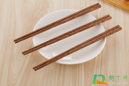 ​筷子用热水煮变红水有毒吗3