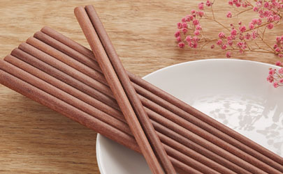 ​筷子用热水煮变红水有毒吗