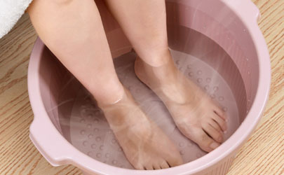 泡脚水烫对身体有害吗
