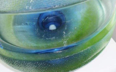 水桶里面的绿色的怎么处理