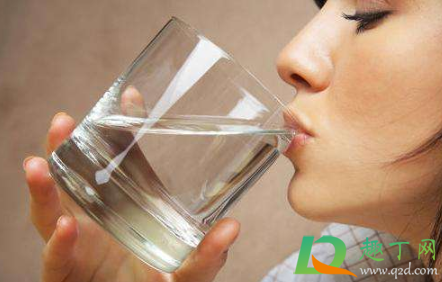 喝水|一次喝3.2L水致水中毒怎么回事