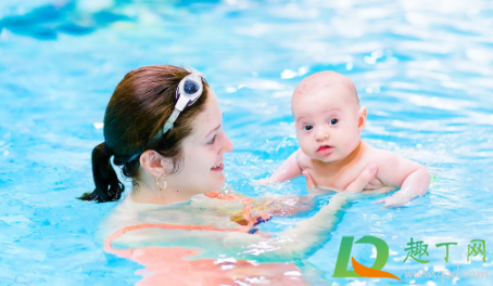 婴儿在家人监护下游泳窒息身亡怎么回事1