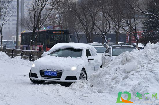 车窗上的雪可以用雨刷器吗3