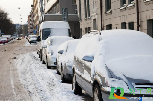 下雪可以用塑料布盖汽车吗1