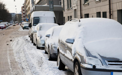 下雪可以用塑料布盖汽车吗