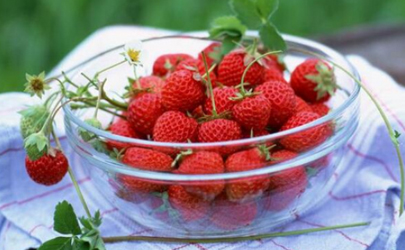 草莓用热水洗会变酸吗