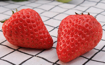 草莓表面的籽是绿色的能吃吗