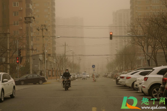 沙塵暴開車開什么燈3