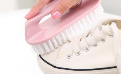 染发膏染到鞋子上怎样才能去除