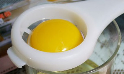 生咸蛋怎么取蛋黄包粽子2