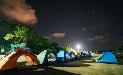 晚上野外露营帐篷会闷吗