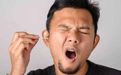 中耳炎可以自己在家洗耳朵吗