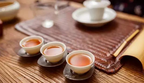 冷水泡茶和热水泡茶2分钟茶叶的变化3