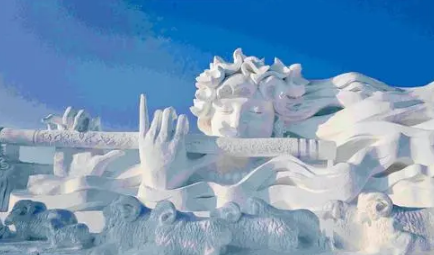 哈尔滨冰雕是冰做的吗1