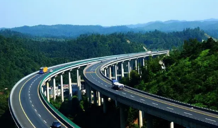 2022年清明节高速公路上会比往年更堵车吗1
