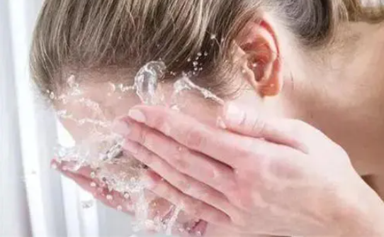 专家不建议冷热水交替洗脸有什么说法3