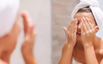 专家不建议冷热水交替洗脸有什么说法