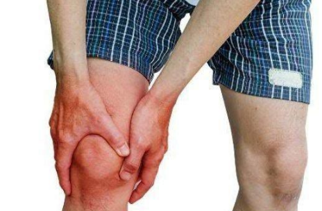 膝盖疼痛可能有三种病有积液2