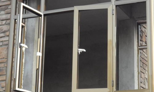 新换的断桥铝窗户冬天室内淌水严重3