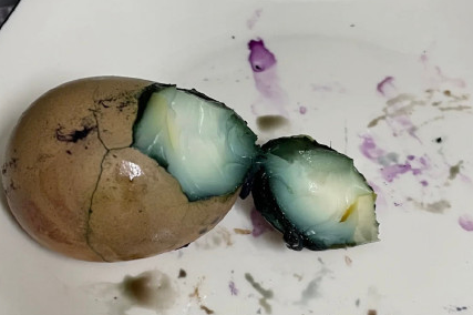 为什么鸡蛋和紫薯一起就变绿3