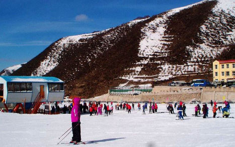 300万能建小型滑雪场吗2