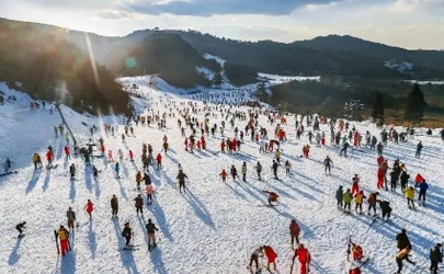 300万能建小型滑雪场吗