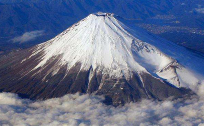 沉睡300年的富士山岩浆正在活动真的假的