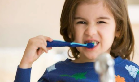 一岁用什么牙刷-一岁怎么刷牙