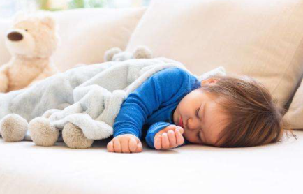 什么时候可以给宝宝培养自主入睡3