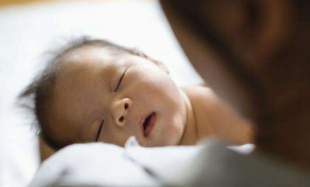 宝宝难入睡是什么原因引起的1