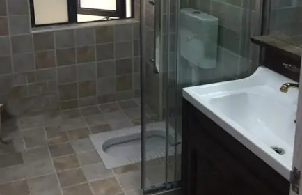 浴室玻璃隔断怎么固定2