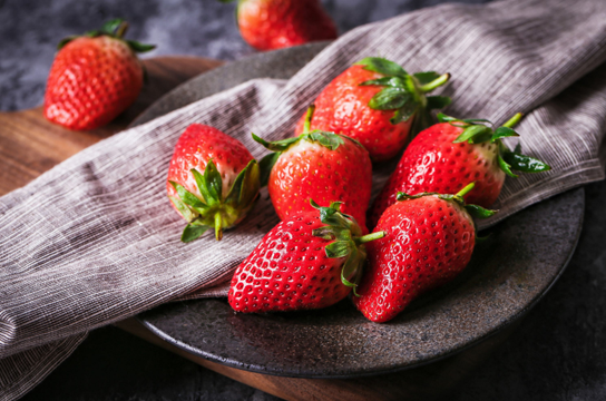 草莓|草莓尖是绿的是催熟的吗