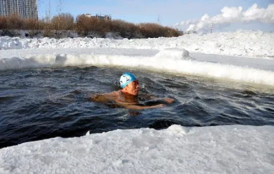 冬泳对身体有什么好处与坏处-冬泳到底对身体好不好