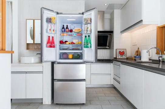 一般开水可以放在冰箱里保存一段时间不会滋生细菌第二天可以喝的