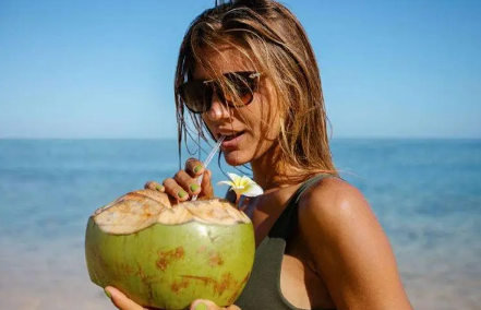 很多人对青椰子的椰子肉能不能吃心存疑虑