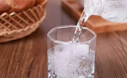 喝苏打水能降尿酸吗