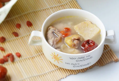 榴莲壳熬制鸡汤的功效与作用鸡汤是常见的吃法