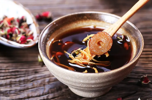 一年中喝姜枣茶的佳季节是夏季很多人会通过饮食来调理身体