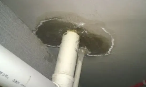 厕所|卫生间漏水到楼下不砸砖可以做防水吗