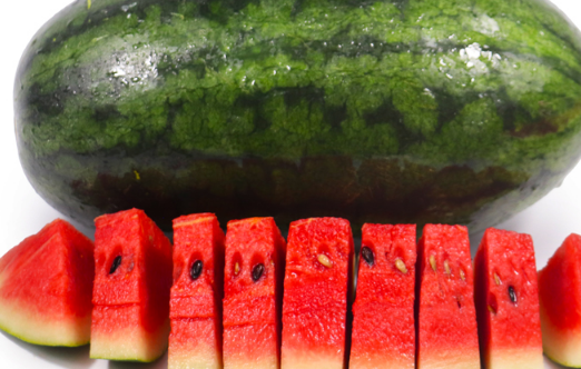 黑美人西瓜其实是可以食用的是现在市面上比较少