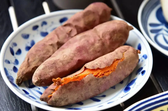 空气炸锅烤的红薯可以榨吗烤红薯就是常见的美食小吃之一